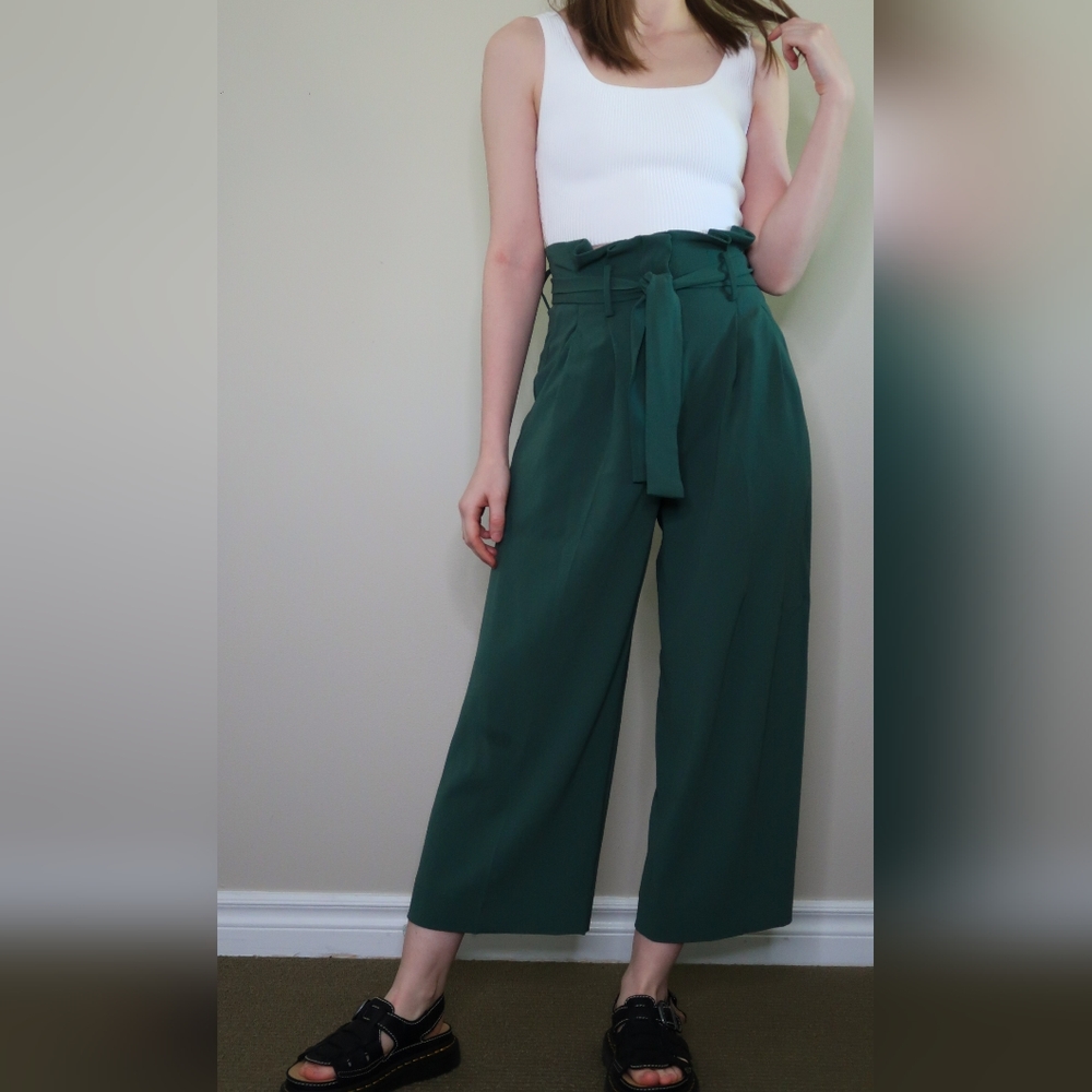 Aritzia Babaton Sage Green High-Waisted Paperbag Culotte Size 2
